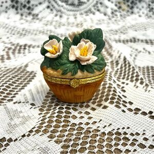 Vintage flower basket trinket box